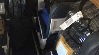 pasajeros acusan a aerogaviota de poner en peligro la seguridad de un vuelo al permitir equipajes de mulos en la cabina