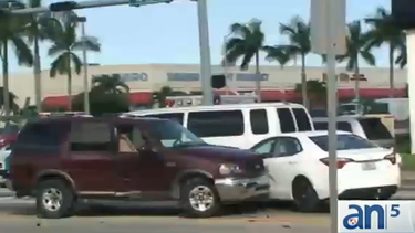 americateve | Un violento accidente en un a céntrica intersección de Hialeah ocurrió esta tarde.