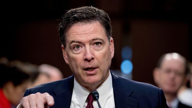 ARCHIVO – El exdirector del FBI James Comey habla en una audiencia del Comité de Inteligencia del Senado en el Capitolio, en Washington, el 8 de junio de 2017. (AP Foto/Andrew Harnik, Archivo)
