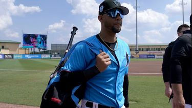 yulieski gurriel firma con los padres de san diego por 1.25 millones