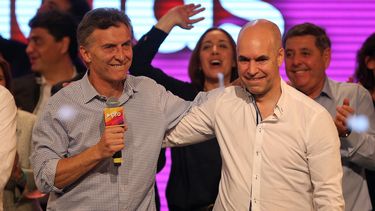 conservadores logran ajustado triunfo en buenos aires