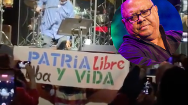 cubanos sacan cartel de  patria y vida en concierto de pablo milanes en nueva york