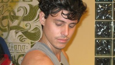 Noslen fue uno de los escogidos entre el público para regalarle un tatuaje.