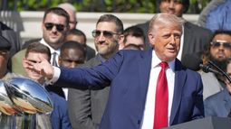 El presidente Donald Trump cuando recibió a los Philadelphia Eagles en la Casa Blanca en Washington el 28 de abril del 2025. (AP foto/Mark Schiefelbein)