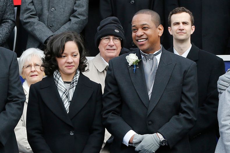 ARCHIVO - El vicegobernador de Virginia, Justin Fairfax, y su esposa, Cerina, en la investidura del gobernador Ralph Northam en el Capitolio de Richmond, el sábado 13 de septiembre de 2018. (Foto AP/Kevin Morley, Archivo)