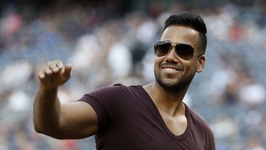 santos, balvin y juan gabriel nominados a premios billboard