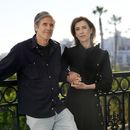 Walter Salles, izquierda, director de la película Ainda Estou Aqui, y la actriz Fernanda Torres posan para promover la película el miércoles 13 de noviembre de 2024 en West Hollywood, California. (Foto AP/Chris Pizzello)