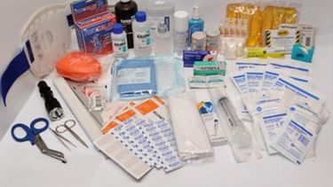 americateve | La situación es tan grave, que hay escasez de materiales como gasas, suturas y guantes, esto más la falta de medicamentos.