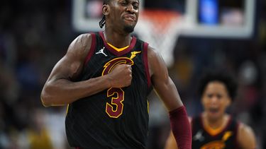 Cavs escapan de la sombra de LeBron y sorprenden
