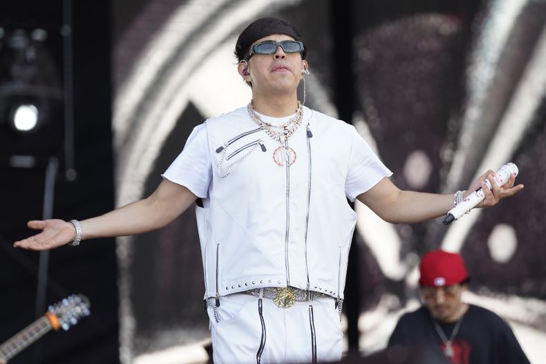 Oscar Maydon se presenta en Sueños Music Festival 2025 el sábado 24 de mayo de 2025 en Grant Park en Chicago. (Foto Rob Grabowski/Invision/AP)