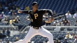 El abridor de los Piratas Johan Oviedo toleró cinco hits — todos sencillos — y recetó cinco ponches en 6 2/3 innings de labor ante los Medias Blancas de Chicago, en el partido celebrado el 9 de abril de 2023 en Pittsburgh. CHARLES LECLAIRE USA TODAY NETWORK