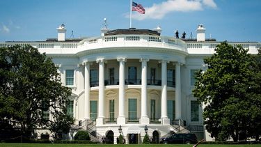 Estados Unidos bajará a media asta las banderas de los edificios federales para honrar al medio millón de muertos por coronavirus