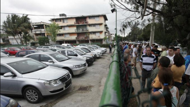 cubanos consideran una burla precios de autos de segunda mano