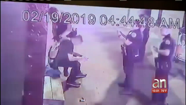 buscan a pareja sospechosa de apunalar a un hombre en la pequena habana