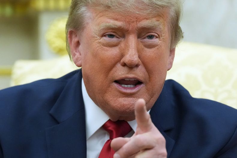 El presidente Donald Trump habla al reunirse con el primer ministro iraquí Ali al-Zaidi, en la Oficina Oval, en la Casa Blanca, en Washington, el 14 de julio del 2026. (AP foto/Julia Demaree Nikhinson)
