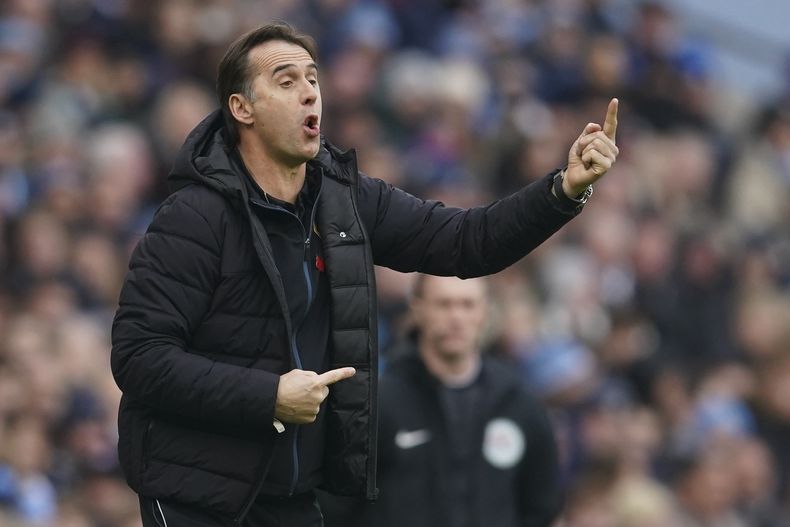ARCHIVO - El técnico de Wolverhampton Julen Lopetegui durante el partido contra Manchester City en la Liga Premier, el 22 de enero de 2023. (AP Foto/Dave Thompson)