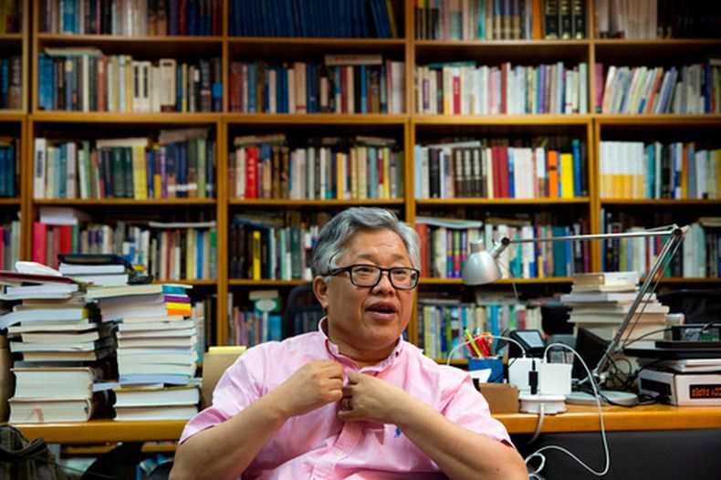 ARCHIVO -El pastor Ezra Jin Mingri habla en entrevista en la Iglesia Sion en Beijing, China, el miércoles 1 de agosto de 2018. (AP Foto/Ng Han Guan, Archivo)