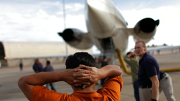 llega a la habana primer vuelo con cubanos deportados desde miami