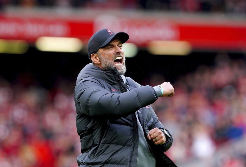 El técnico de Liverpool Jurgen Klopp durante el partido contra Tottenham en la Liga Premier, el domingo 30 de abril de 2023. (Peter Byrne/PA vía AP)