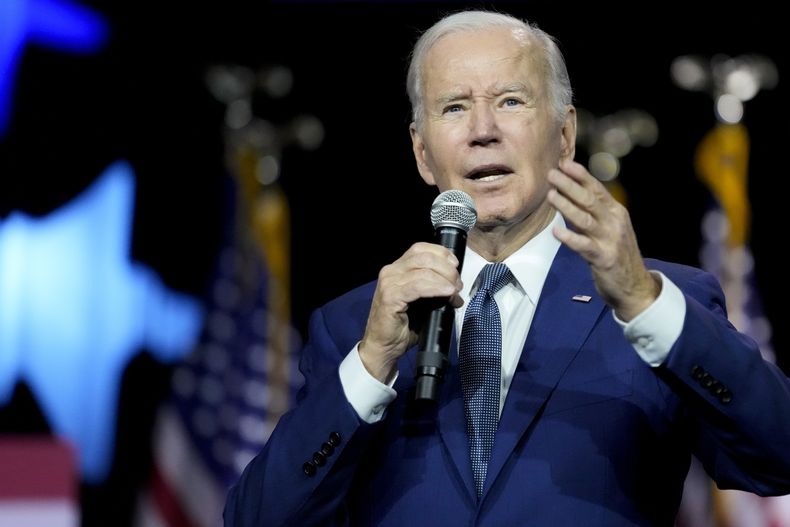 El presidente Joe Biden habla sobre el límite de la deuda en un evento en la Universidad Comunitaria SUNY Westchester, el miércoles 10 de mayo de 2023 en Valhalla, Nueva York. (AP Foto/John Minchillo)