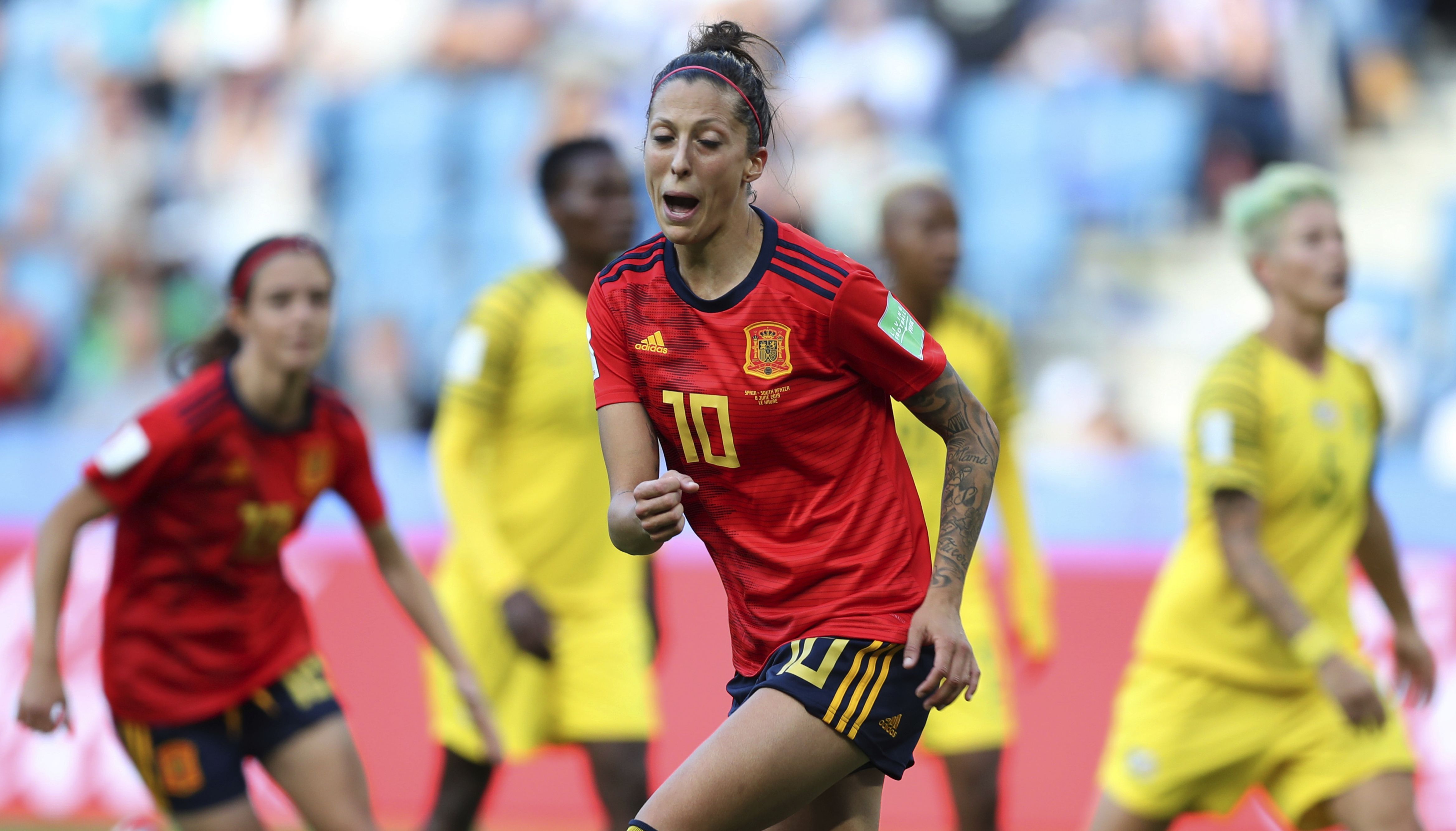 España logra su 1er triunfo en un Mundial femenino