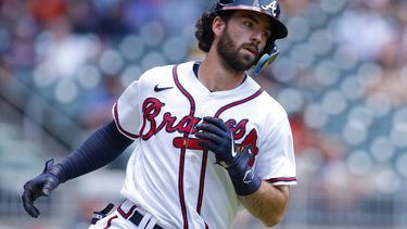 Swanson suena 2 jonrones, Bravos vencen 7-6 a Gigantes