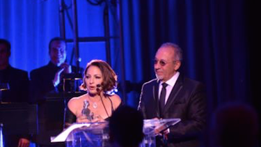 americateve | La ceremonia de los premios La Musa, que otorga El Salón de la Fama de los Compositores Latinos (LSHOF, inglés), reunió esta noche a un amplio número de estrellas latinoamericanas durante una gala que se ha celebrado en el hotel Ritz-Carlton South Beach,