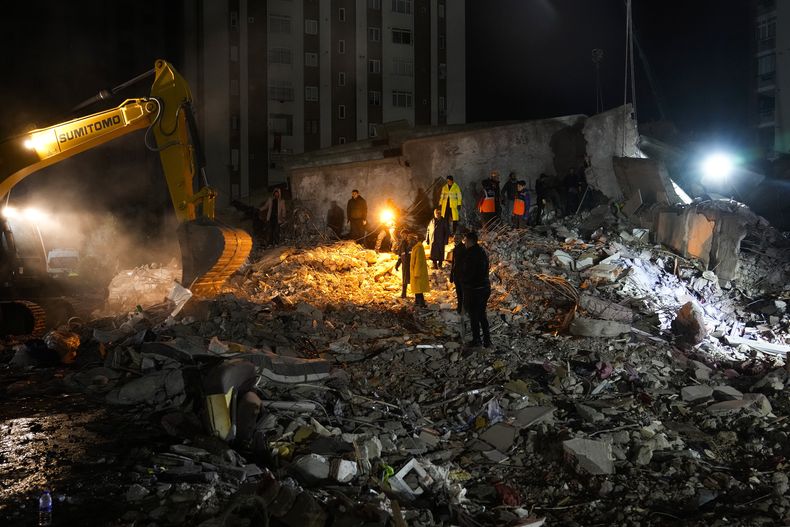 EUR-GEN TURQUÍA-SISMO-RESCATES