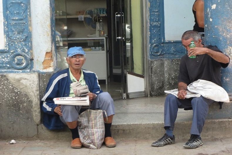 Inspectores y policías muchas veces los hostigan, les ponen multas, les quitan los ejemplares o los intimidan por la ilegalidad que realizan.