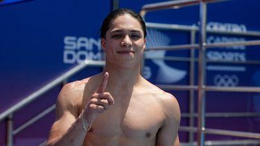 El mexicano Osmar Olvera celebra tras ganar la medalla de oro del trampolín de 1 metros de los clavados de los Juegos Centroamericanos y del Caribe, el jueves 30 de julio de 2026, en Santo Domingo. (AP Foto/Fernando Vergara)