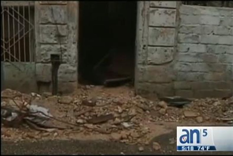 Dos muertos y 135 derrumbes de viviendas es el saldo de las intensas lluvias que cayeron sobre el occidente de Cuba este fin de semana.