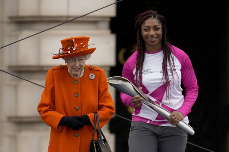 La reina lanza carrera de relevo para Juegos de Commonwealth