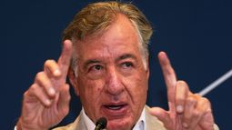 El empresario Fernando Chico Pardo, propietario del 25% de Banamex, ofrece una conferencia de prensa en la Ciudad de México, el jueves 25 de septiembre de 2025. (Foto AP/Marco Ugarte)