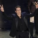 Robert Downey Jr. acepta su premio a mejor actor de reparto por su papel en Oppenheimer durante los Oscar, el domingo 10 de marzo de 2024, en el Teatro Dolby, en Los Ángeles. (AP Foto/Chris Pizzello)