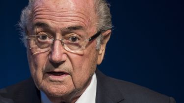 cae blatter en medio de la crisis de la fifa