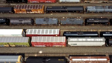 Vagones de carga en la terminal de Norfolk Southern en Conway, Pensilvania, el sábado 17 de junio de 2023. (AP Foto/ Gen J. Puskar)