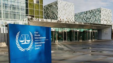 ARCHIVO - Esta fotografía del 12 de marzo de 2025 muestra una vista general del exterior de la Corte Penal Internacional, en La Haya, Países Bajos. (AP Foto/Omar Havana, archivo)