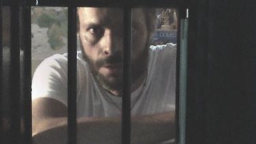 americateve | Desde su detención el 18 de febrero de este año, Leopoldo López ha sido víctima de una agobiante violación a sus derechos. El sitio Infobae.com dialogó con los autores del lanzamiento, que incluye documentos inéditos y fue repudiado por el oficialismo, pr