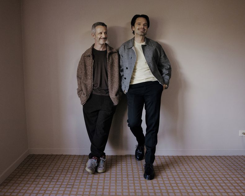 Jeremy Strong, izquierda, y Sebastian Stan posan para un retrato para promocionar la película The Apprentice el martes 8 de octubre de 2024 en Nueva York. (Foto Victoria Will/Invision/AP)