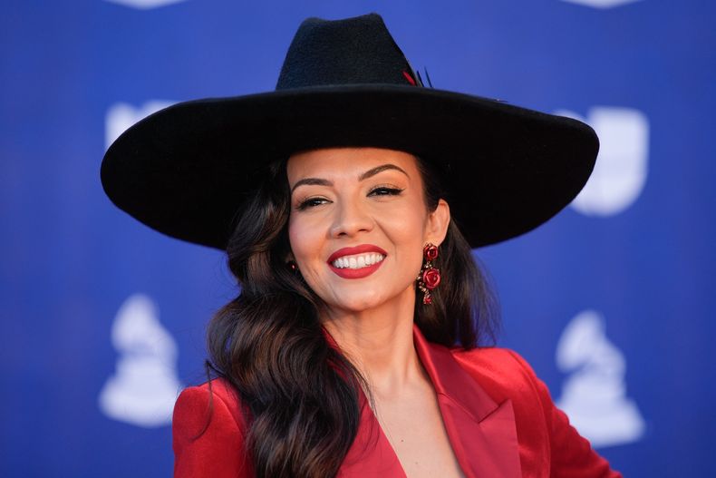 Lupita Infante llega a los Latin Grammy 2025 el jueves 13 de noviembre de 2025 en el MGM Grand de Las Vegas. (Foto AP/John Locher)