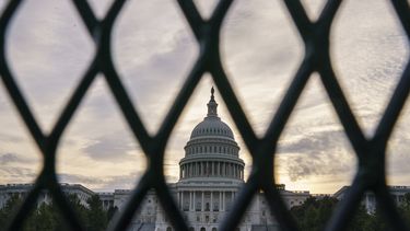 Intensifican seguridad en torno al Capitolio en Washington