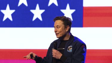Elon Musk habla durante un evento el domingo 30 de marzo de 2025, en Green Bay, Wisconsin. (AP Foto/Jeffrey Phelps)