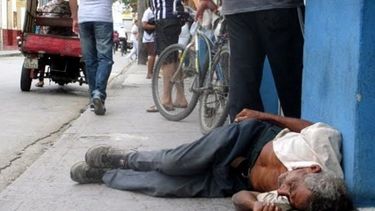 de vuelta a las calles mendigos  recogidos durante la visita del papa