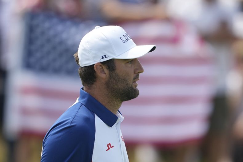 El estadounidense Scottie Scheffler durante la última del torneo de golf de los Juegos Olímpicos de París, el domingo 4 de agosto de 2024, en Saint-Quentin-en-Yvelines, Francia. (AP Foto/Matt York)