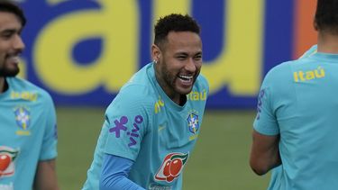 Tite espera que Neymar olvide problemas con su club