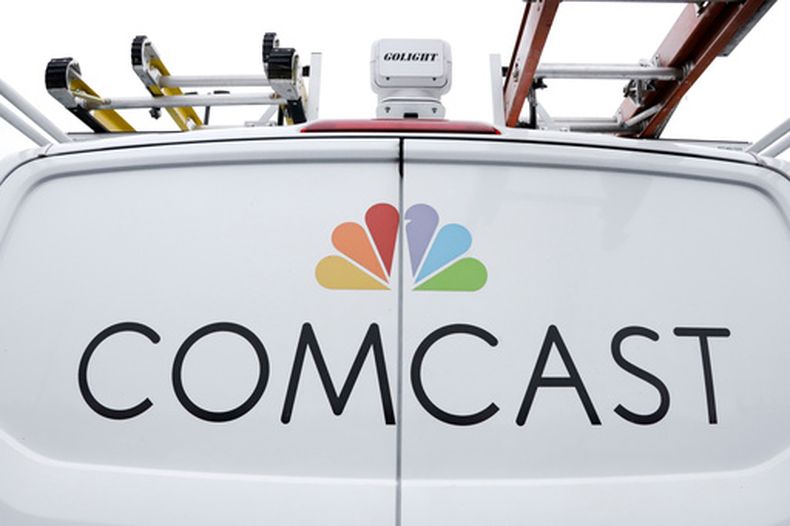ARCHIVO - Una camioneta de Comcast se ve el 24 de enero de 2019 en Pittsburgh. (AP Foto/Gene J. Puskar, Archivo)