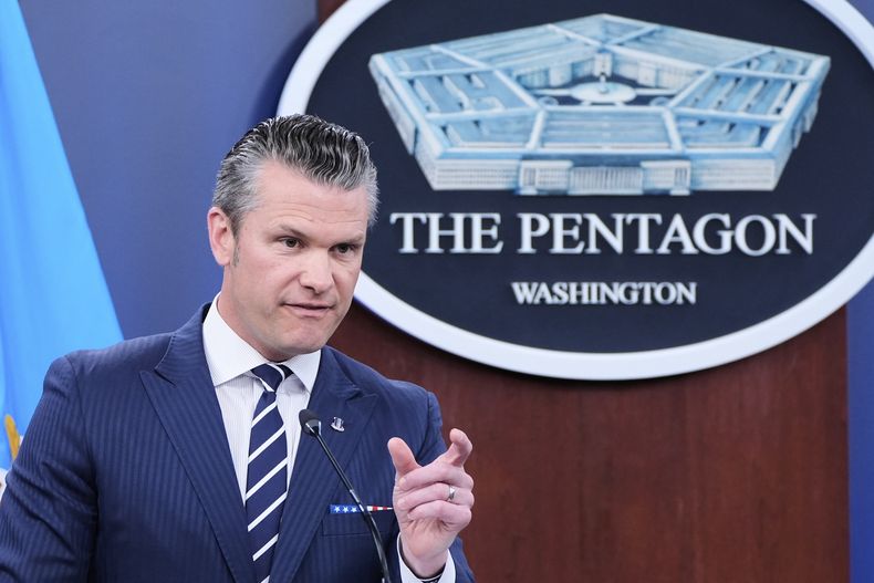 El secretario de Defensa, Pete Hegseth, durante una conferencia de prensa en el Pentágono, Washington, el domingo 22 de junio de 2025. (AP Foto/Alex Brandon)