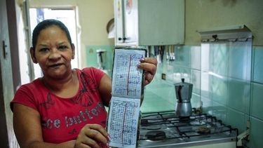 americateve | Residentes de Santiago de Cuba opinan sobre  sus salarios y los precios de los productos básicos.