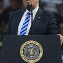 Encuesta AP-NORC: dudan del beneficio de aranceles de Trump