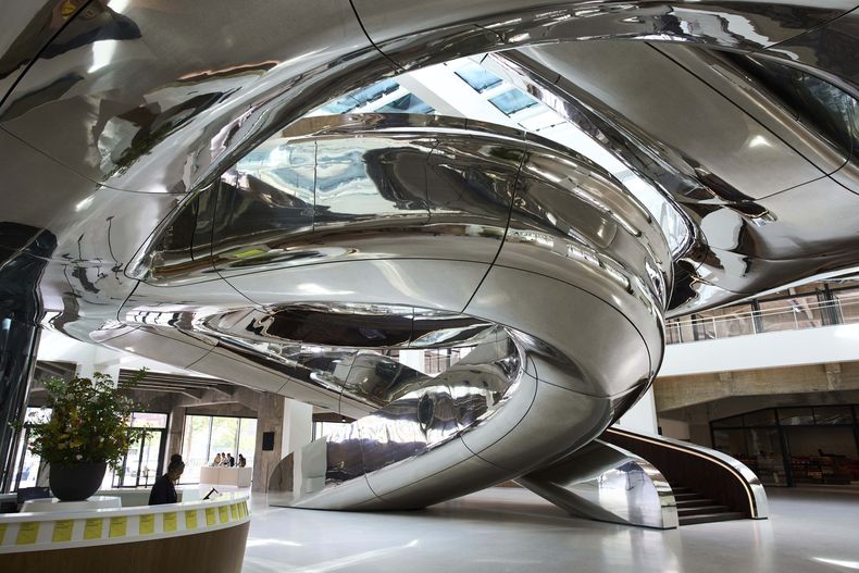 Vista del interior del Museo de la Migracion Fénix en Róterdam, Holanda, el 14 de mayo de 2025. (AP Foto/Peter Dejong)